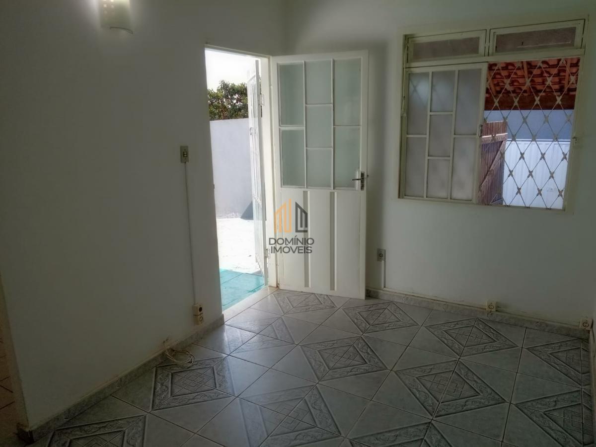 Casa à venda com 2 quartos, 270m² - Foto 3