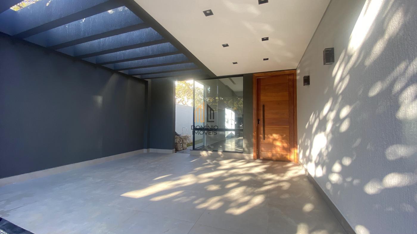 Casa à venda com 3 quartos, 250m² - Foto 1