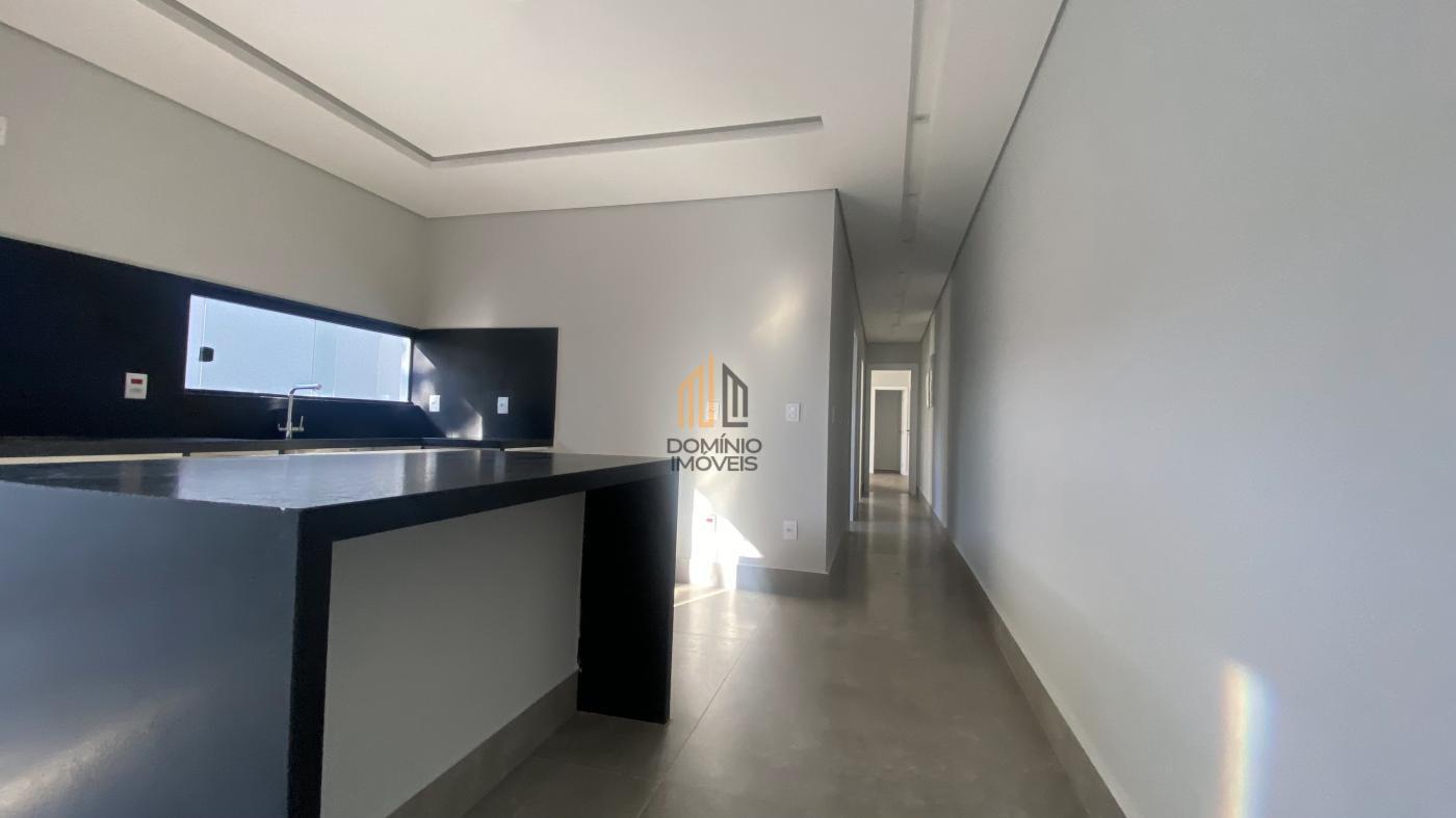 Casa à venda com 3 quartos, 250m² - Foto 3